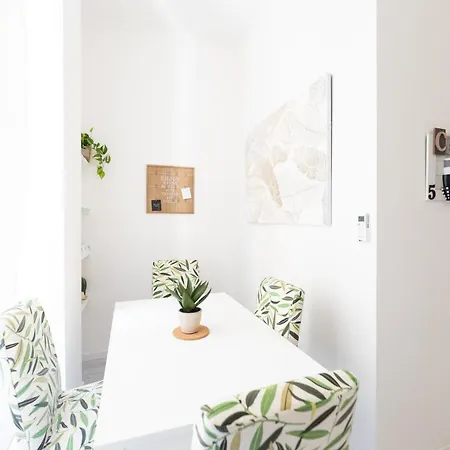 White Gioberti شقة